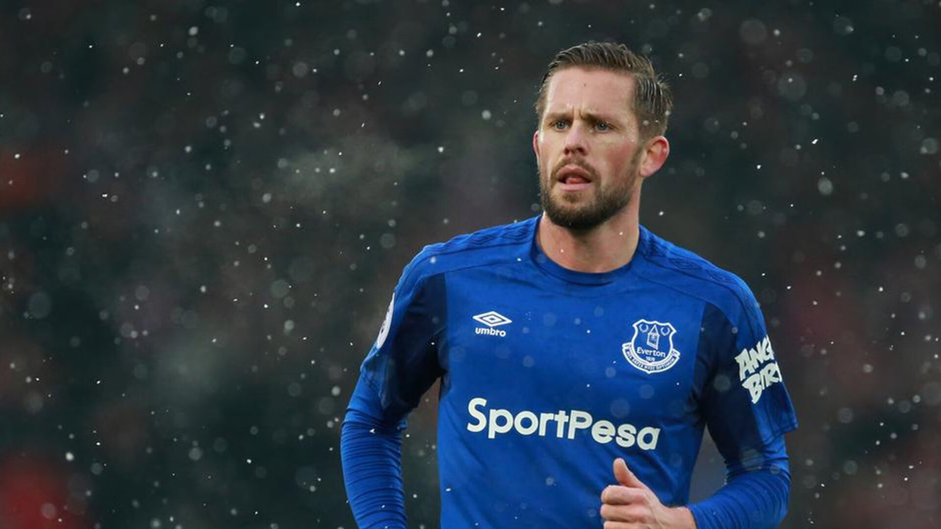 篮网替补控卫赛后接受长时间拉伸调整，篮网替补阵容