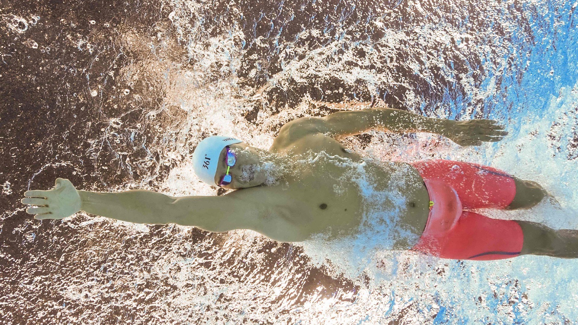 跳水细节出色奥地利斩获高分，奥地利跳远运动员